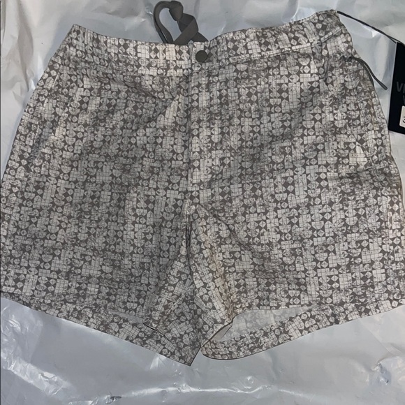 VRST Other - VRST Men's 5" Resort Short in White/Silver Stamped Geo print